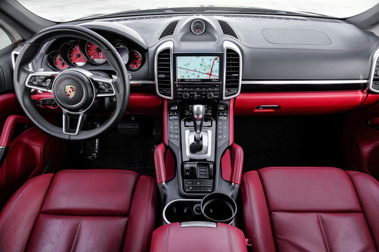 Porsche Cayenne Vehicle Main Gallery Image 13