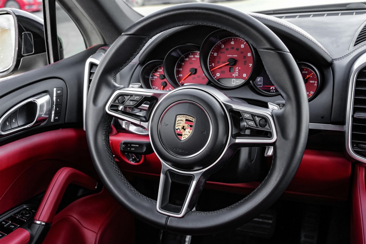 Porsche Cayenne Vehicle Main Gallery Image 14