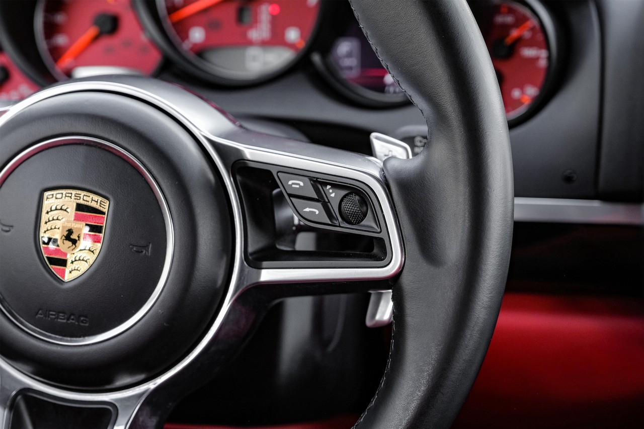 Porsche Cayenne Vehicle Main Gallery Image 16