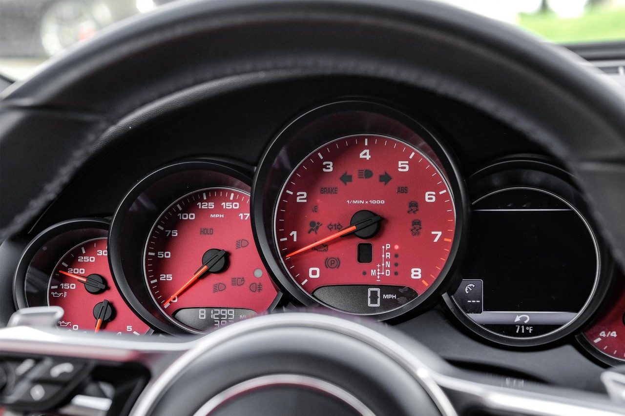 Porsche Cayenne Vehicle Main Gallery Image 17