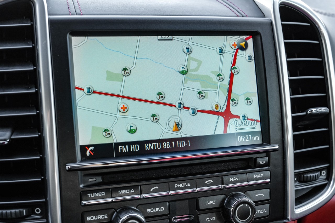 Porsche Cayenne Vehicle Main Gallery Image 19