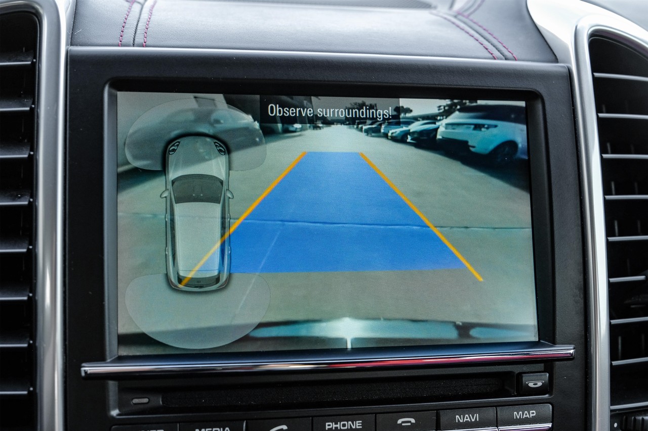 Porsche Cayenne Vehicle Main Gallery Image 20