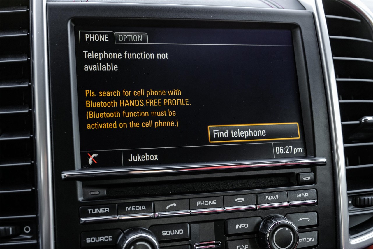 Porsche Cayenne Vehicle Main Gallery Image 31