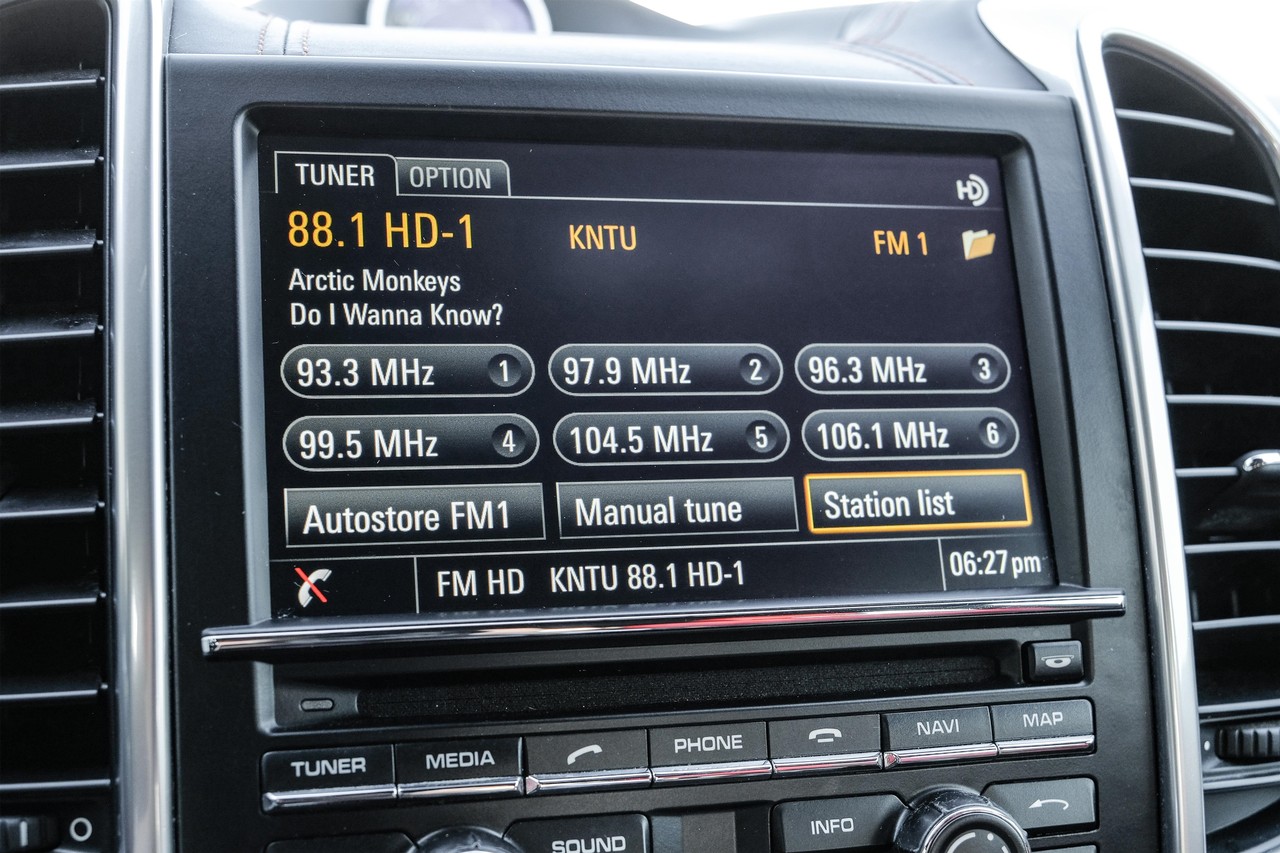 Porsche Cayenne Vehicle Main Gallery Image 36