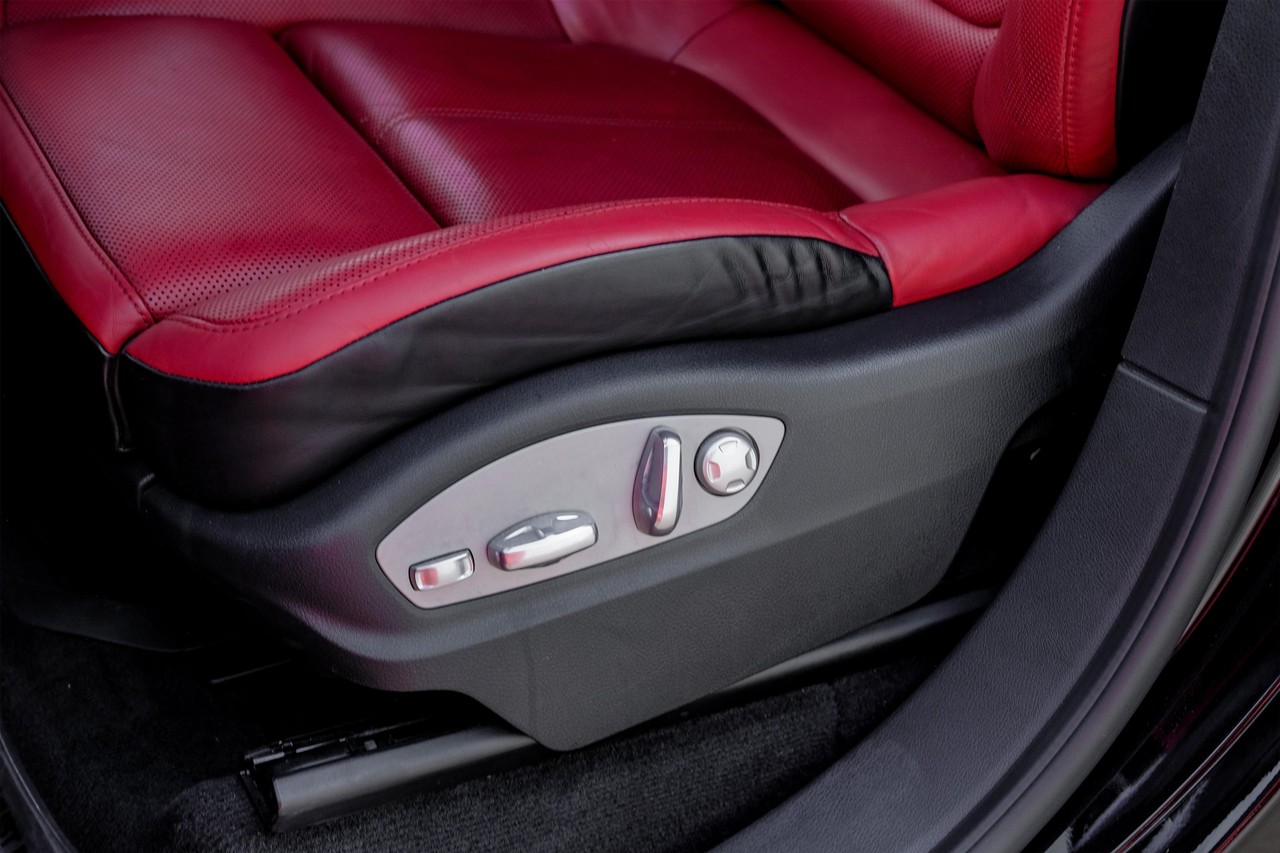 Porsche Cayenne Vehicle Main Gallery Image 39