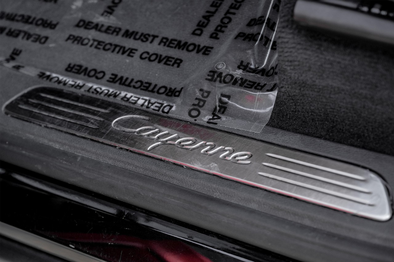 Porsche Cayenne Vehicle Main Gallery Image 40