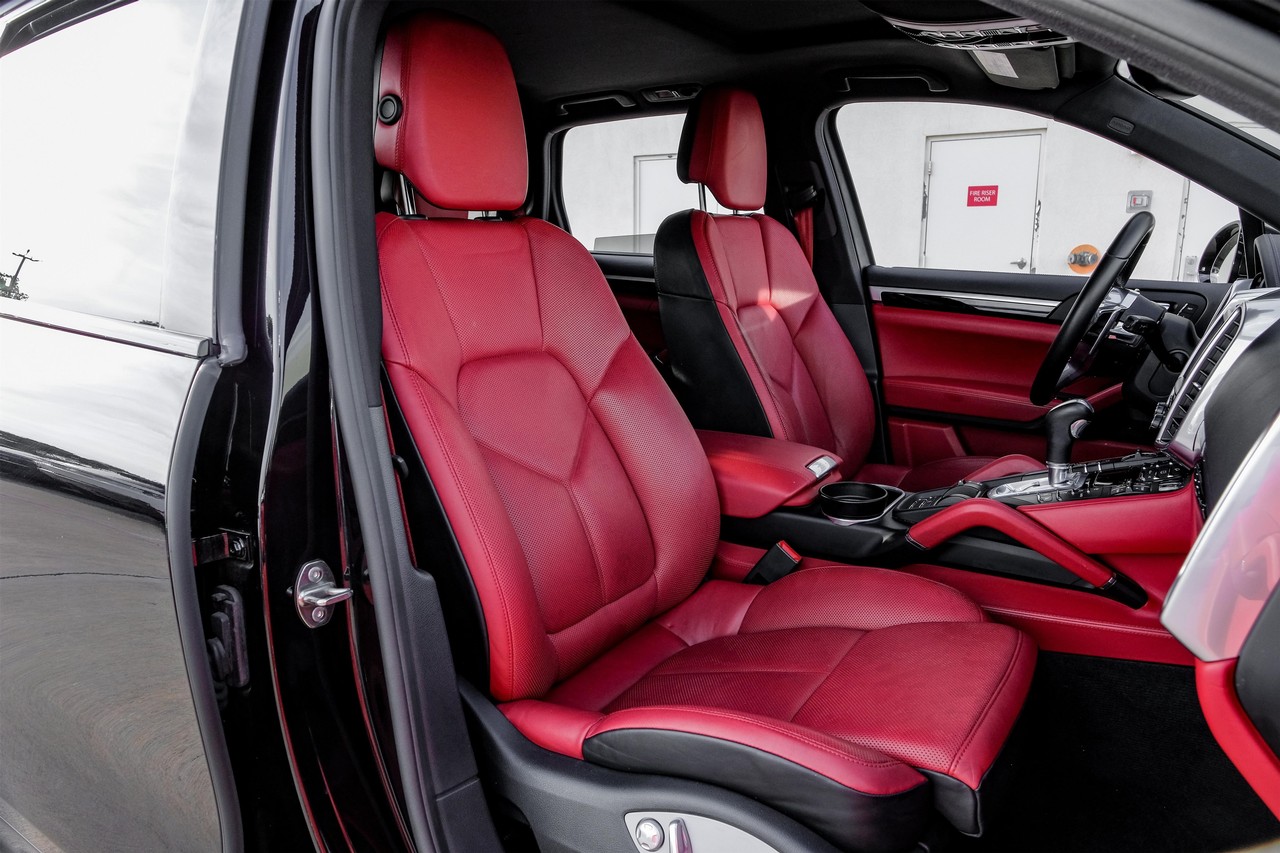 Porsche Cayenne Vehicle Main Gallery Image 41