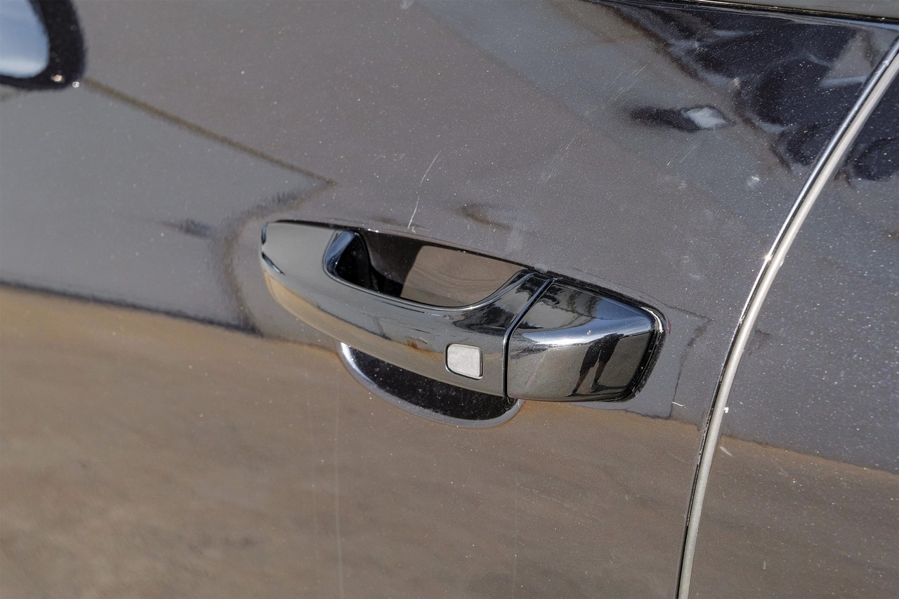 Porsche Cayenne Vehicle Main Gallery Image 47
