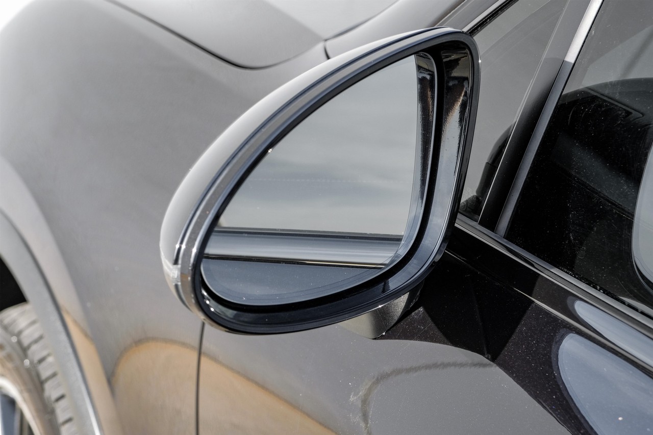 Porsche Cayenne Vehicle Main Gallery Image 48
