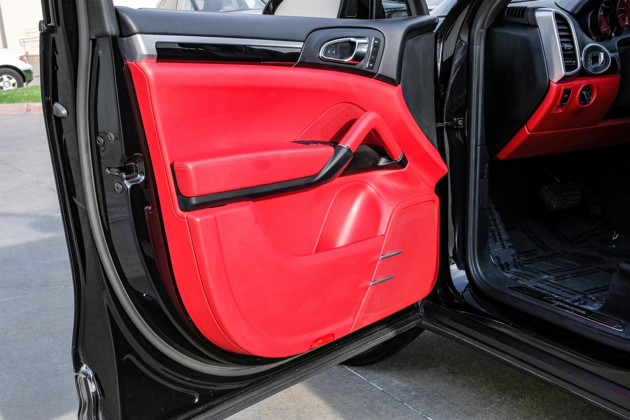 Porsche Cayenne Vehicle Main Gallery Image 49