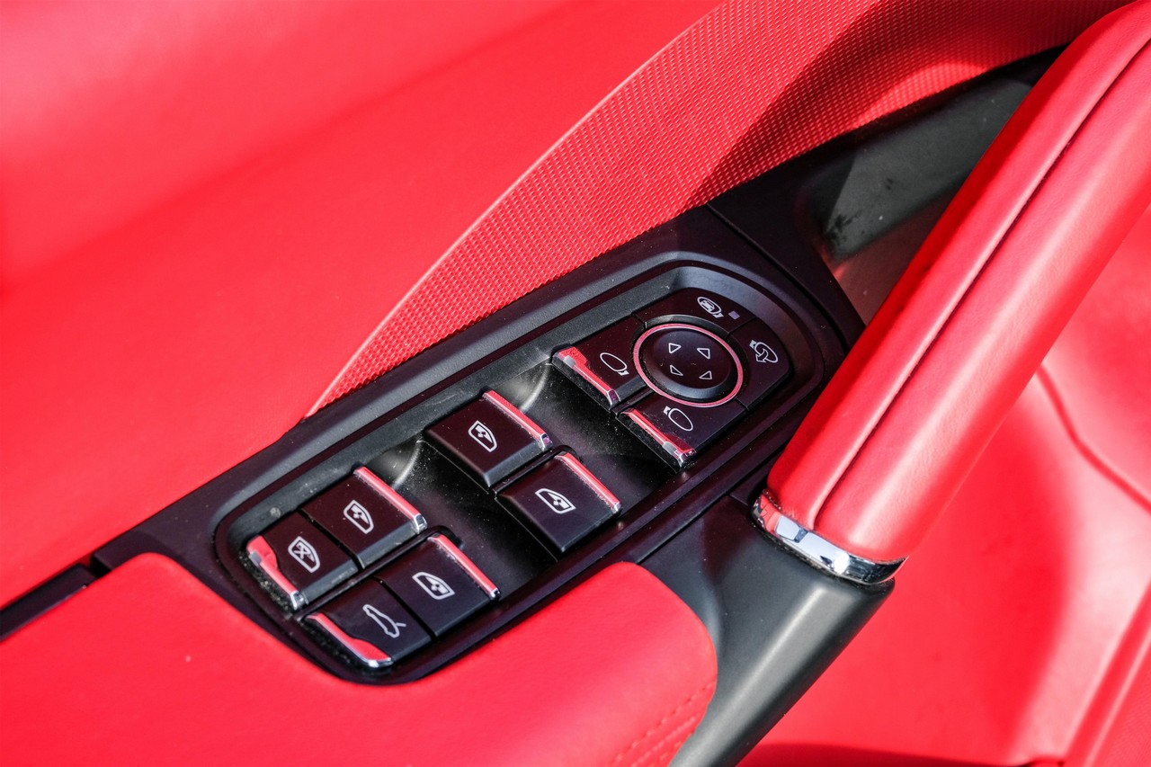 Porsche Cayenne Vehicle Main Gallery Image 50
