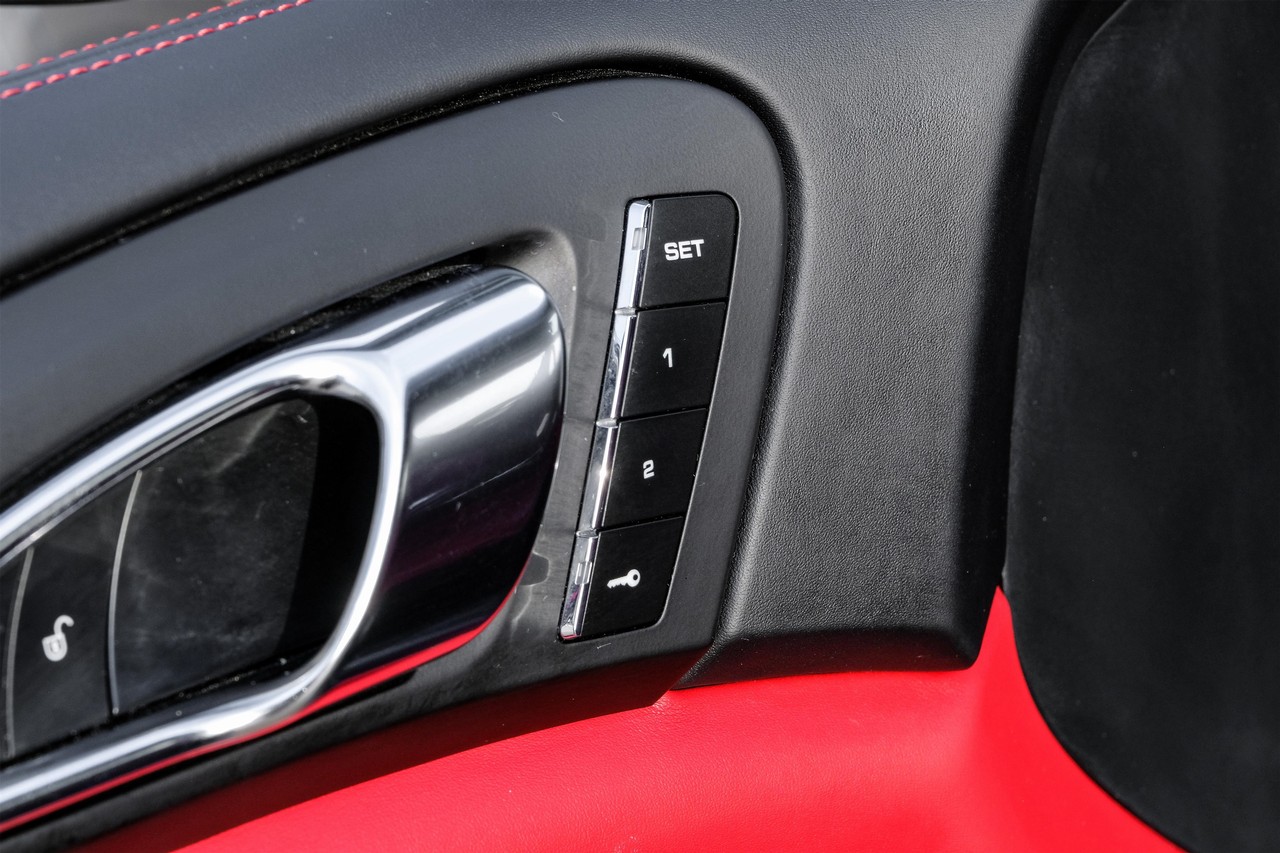 Porsche Cayenne Vehicle Main Gallery Image 51