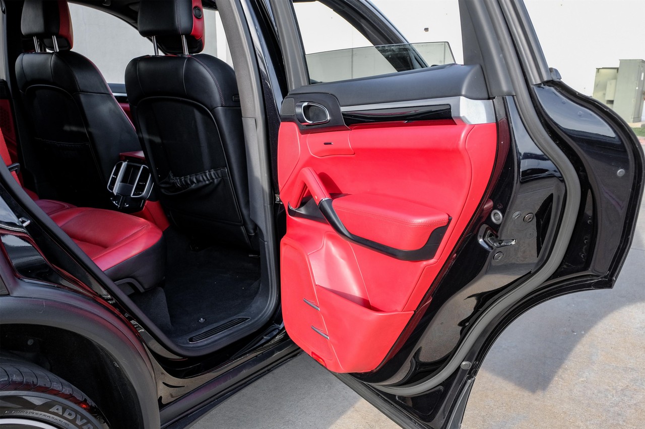 Porsche Cayenne Vehicle Main Gallery Image 54