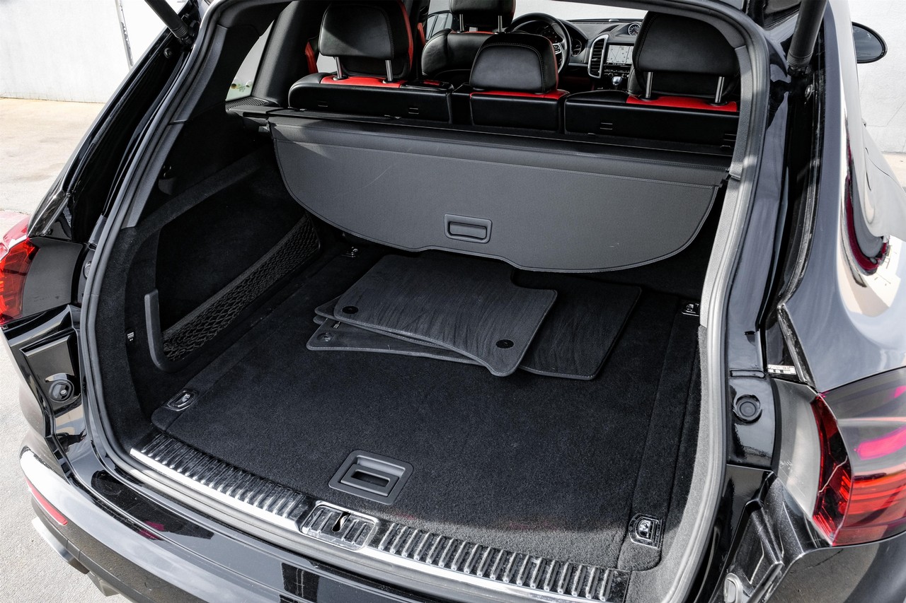 Porsche Cayenne Vehicle Main Gallery Image 58