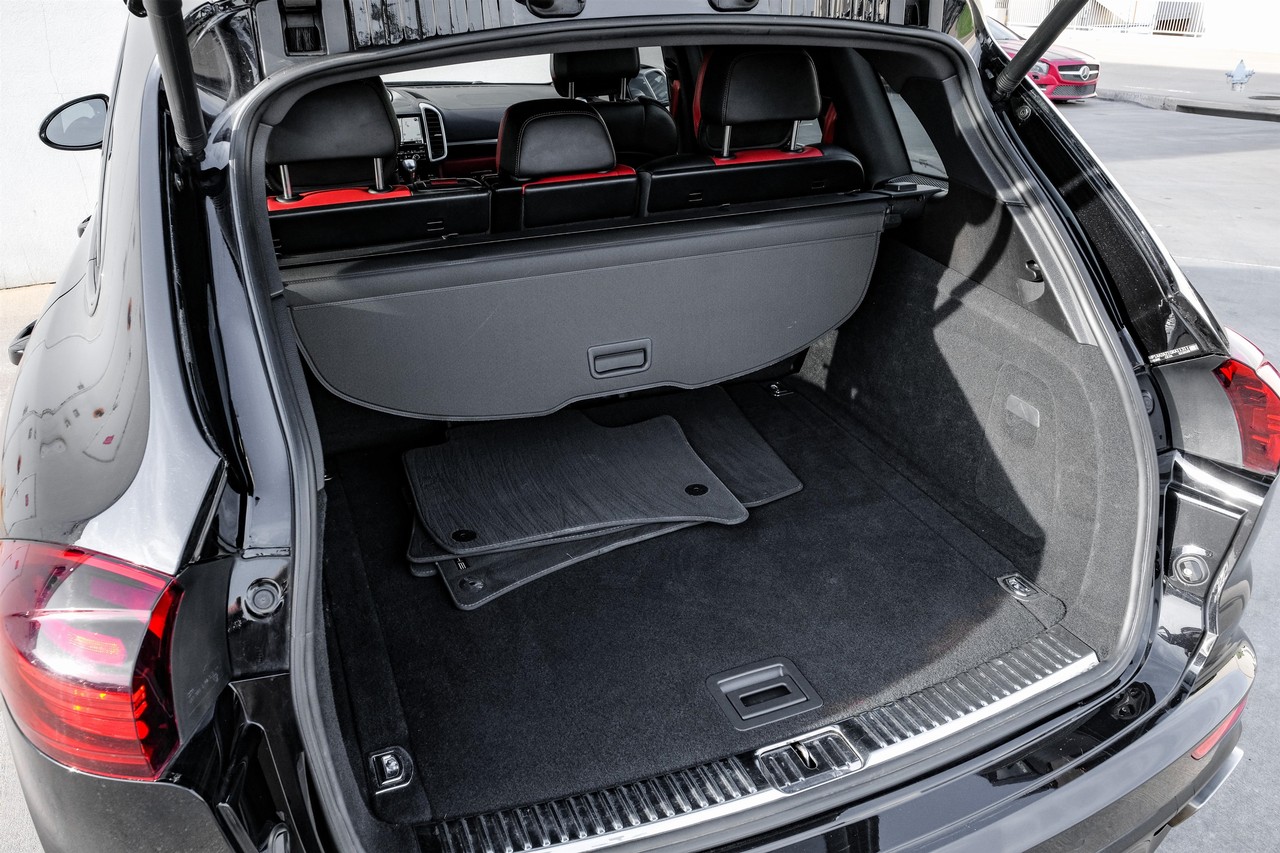 Porsche Cayenne Vehicle Main Gallery Image 59