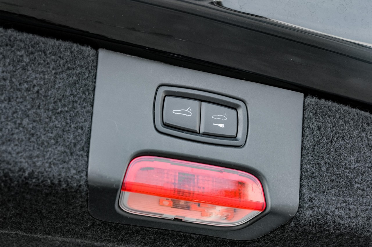 Porsche Cayenne Vehicle Main Gallery Image 60