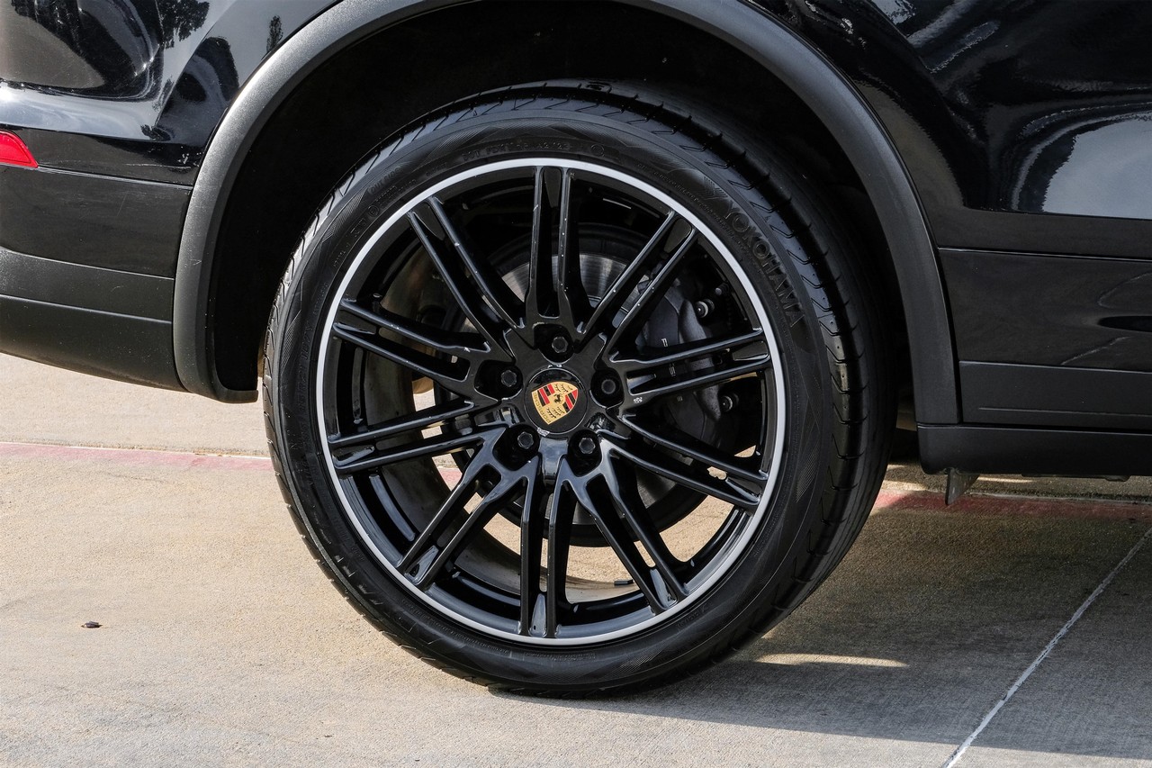 Porsche Cayenne Vehicle Main Gallery Image 61