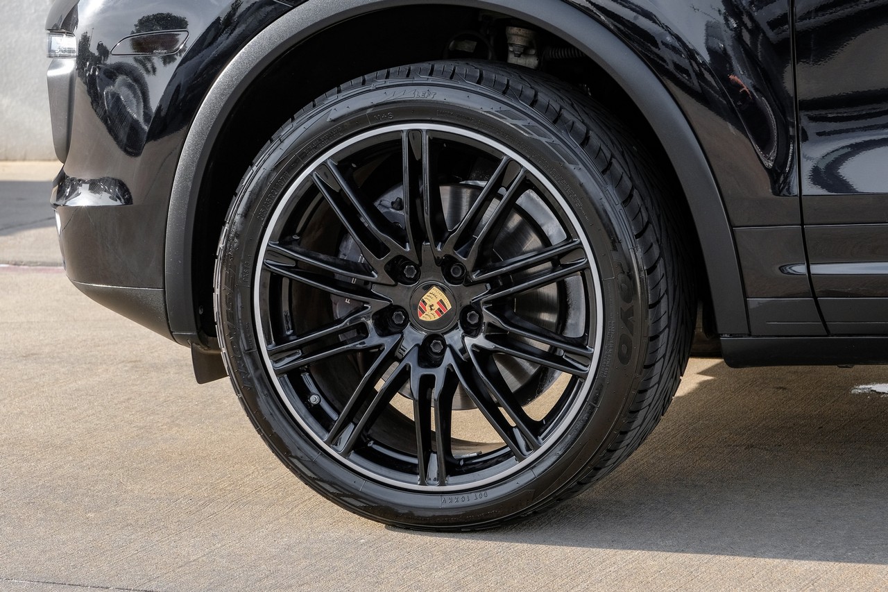 Porsche Cayenne Vehicle Main Gallery Image 63