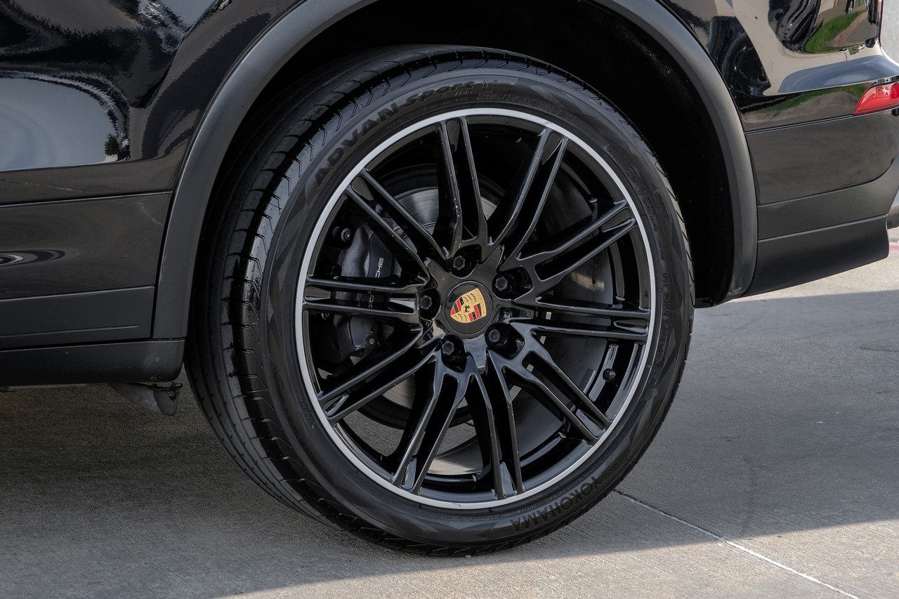 Porsche Cayenne Vehicle Main Gallery Image 64