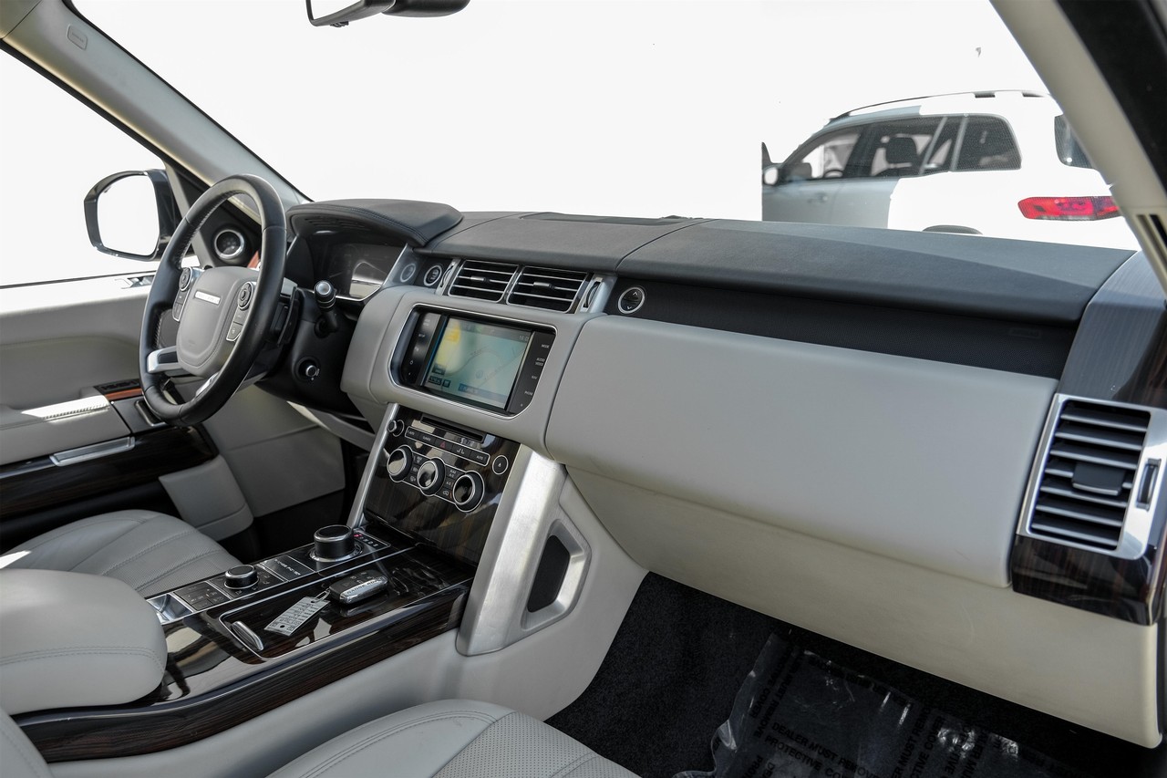 Land Rover Range Rover Vehicle Main Gallery Image 12
