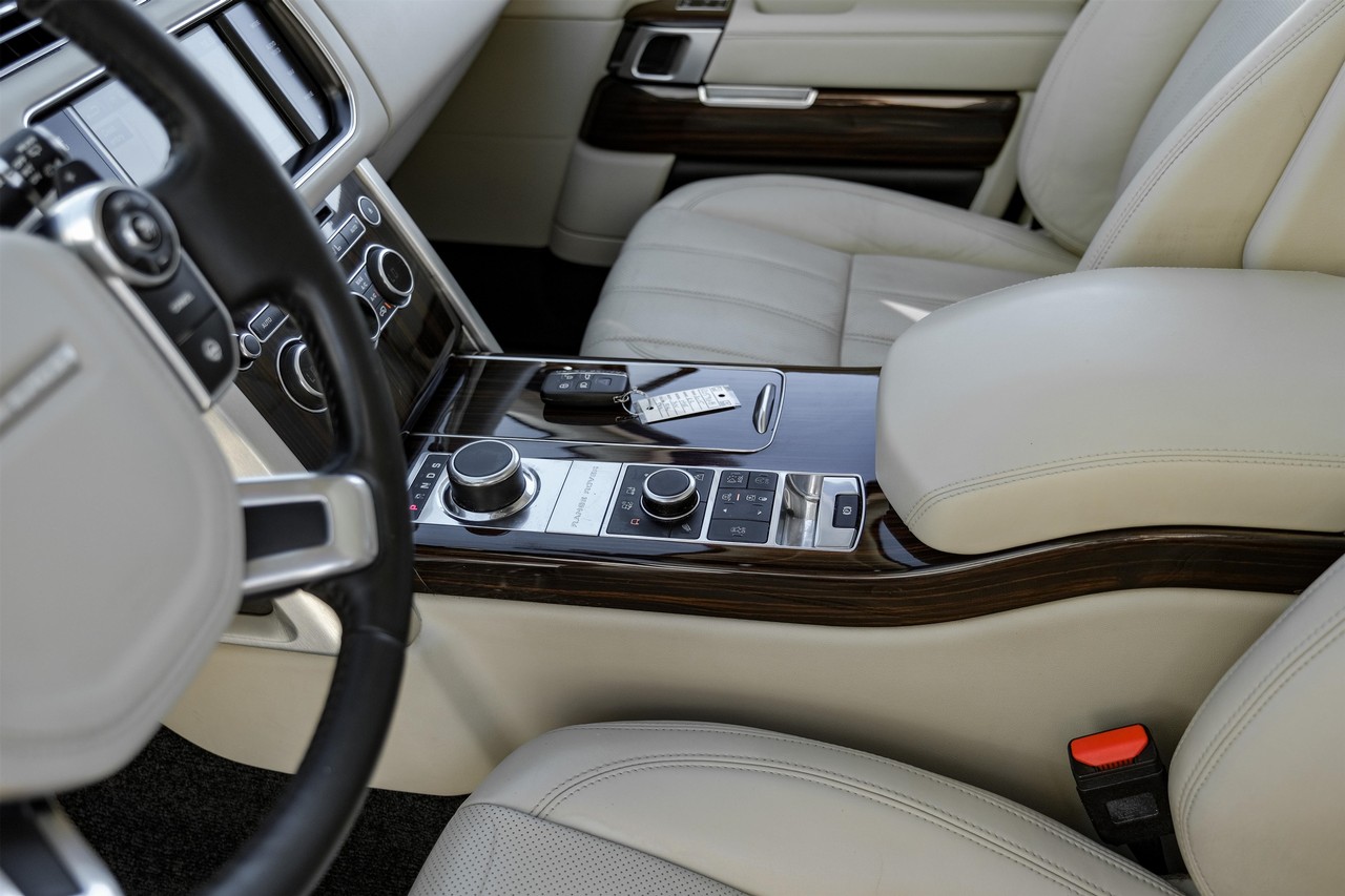 Land Rover Range Rover Vehicle Main Gallery Image 23