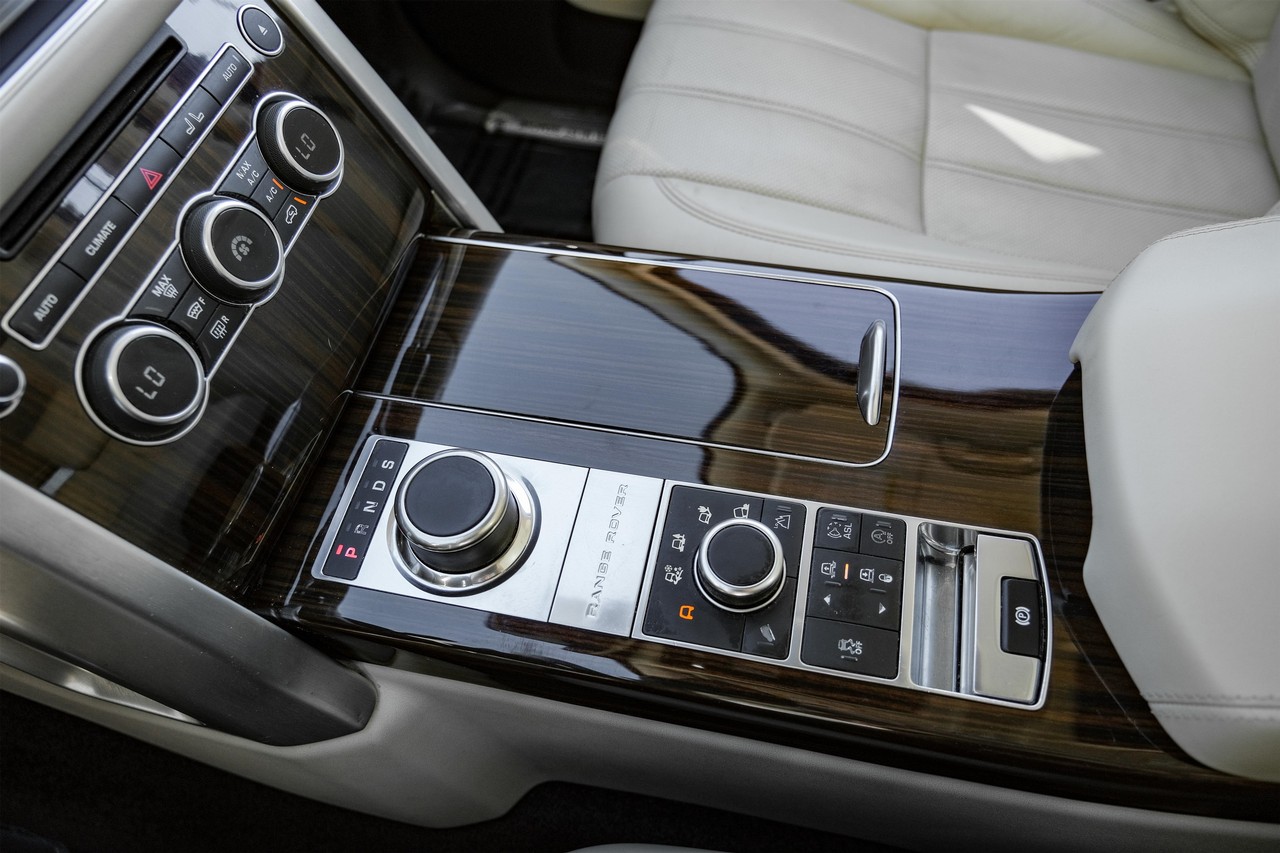 Land Rover Range Rover Vehicle Main Gallery Image 24