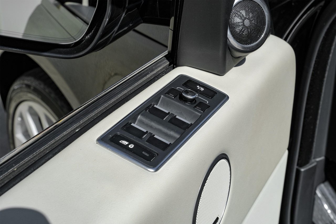 Land Rover Range Rover Vehicle Main Gallery Image 40