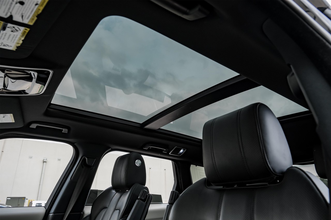 Land Rover Range Rover Sport Vehicle Main Gallery Image 05