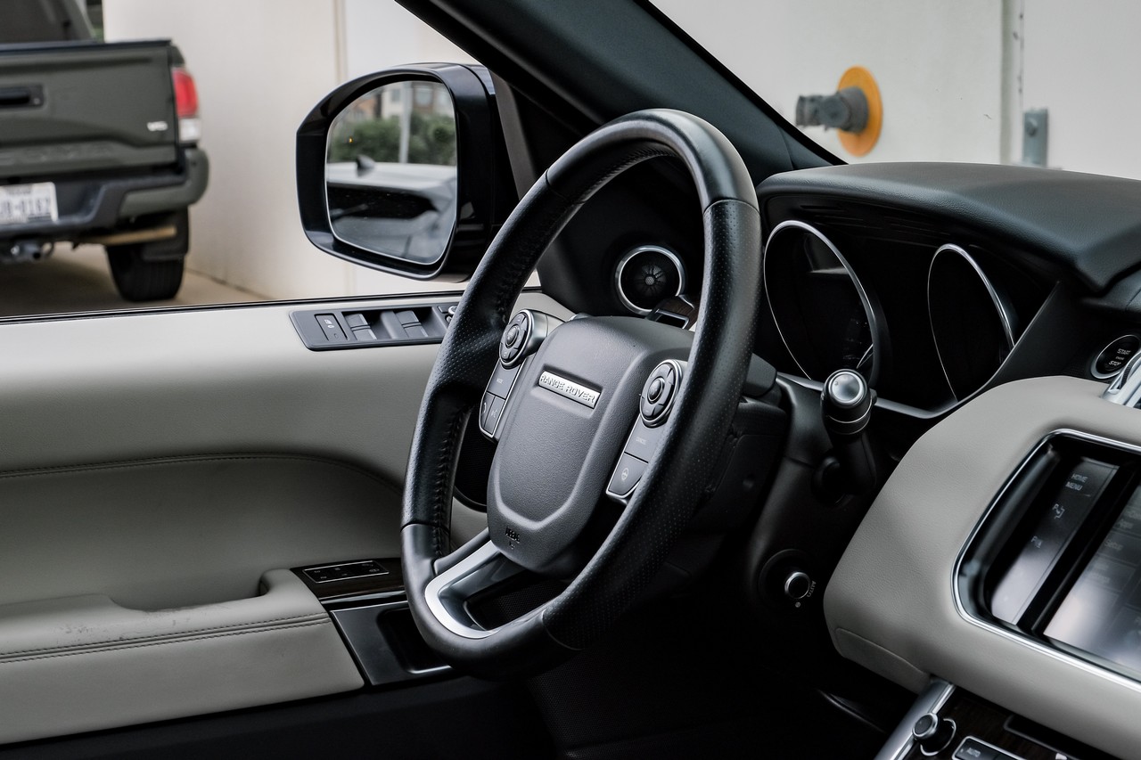 Land Rover Range Rover Sport Vehicle Main Gallery Image 17