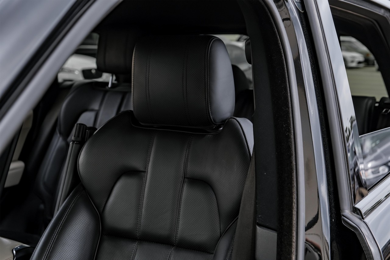 Land Rover Range Rover Sport Vehicle Main Gallery Image 30