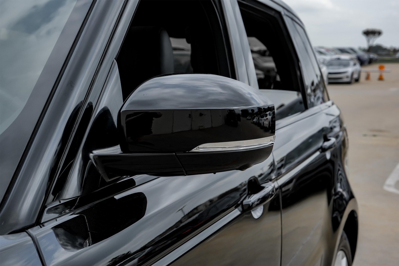 Land Rover Range Rover Sport Vehicle Main Gallery Image 36
