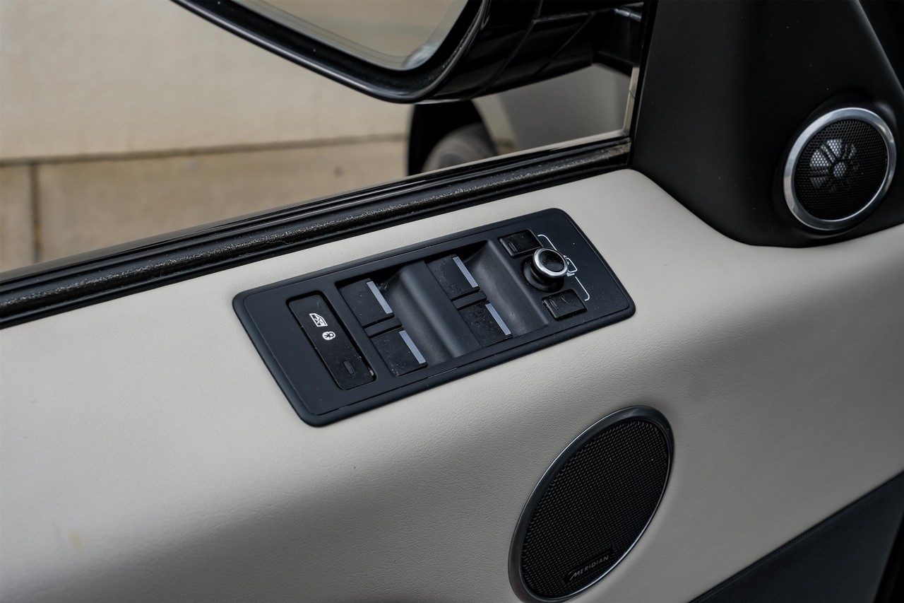 Land Rover Range Rover Sport Vehicle Main Gallery Image 40