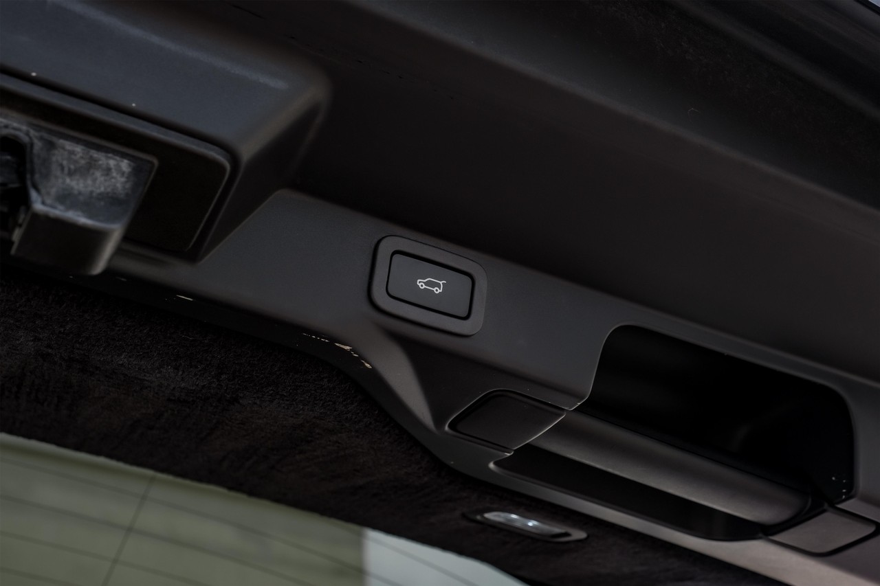Land Rover Range Rover Sport Vehicle Main Gallery Image 48
