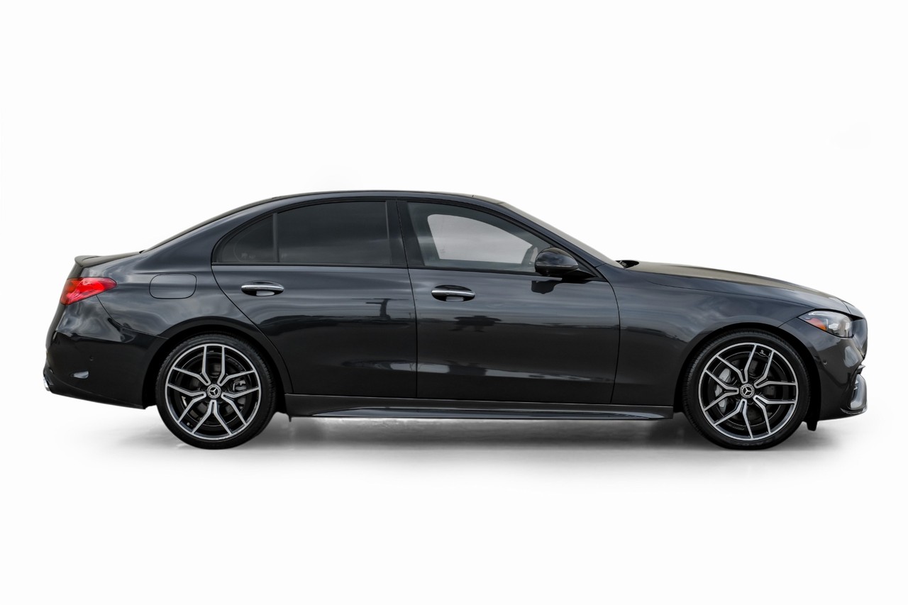 Mercedes-Benz C-Class Vehicle Main Gallery Image 07