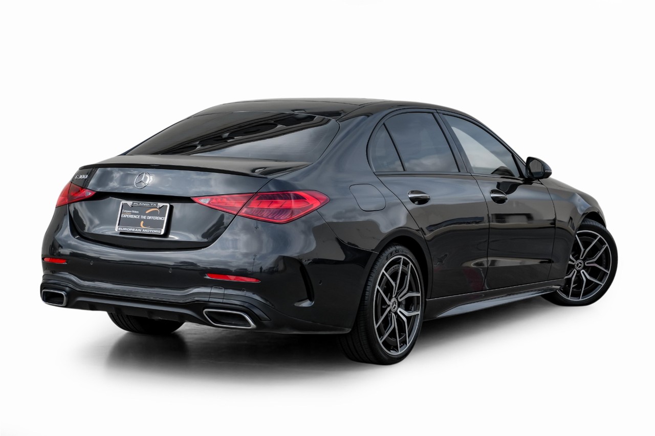 Mercedes-Benz C-Class Vehicle Main Gallery Image 08