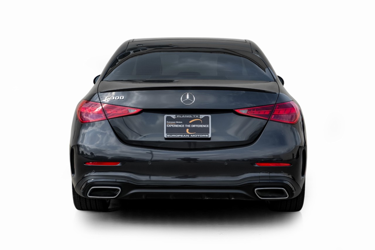 Mercedes-Benz C-Class Vehicle Main Gallery Image 09