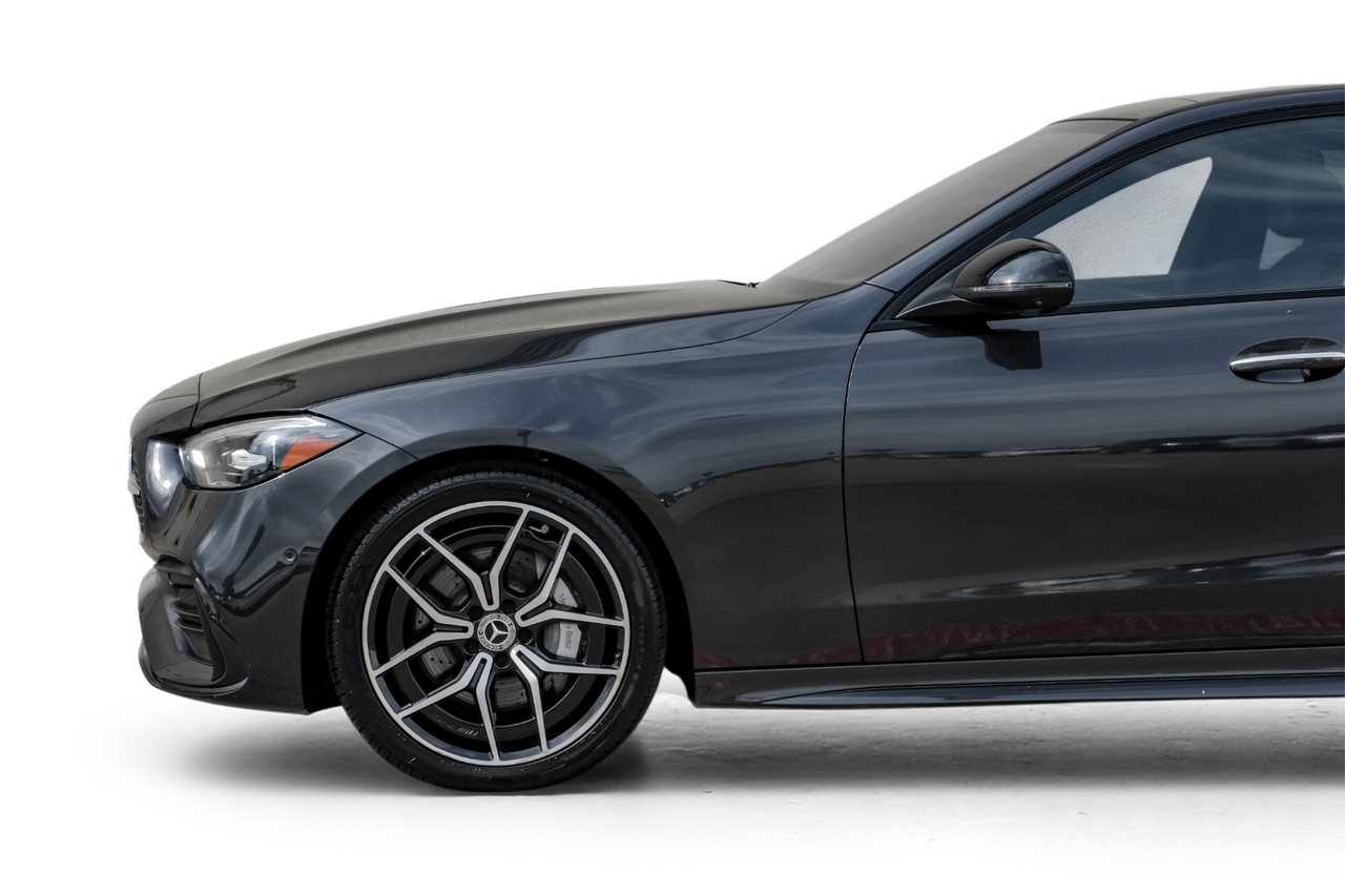 Mercedes-Benz C-Class Vehicle Main Gallery Image 11