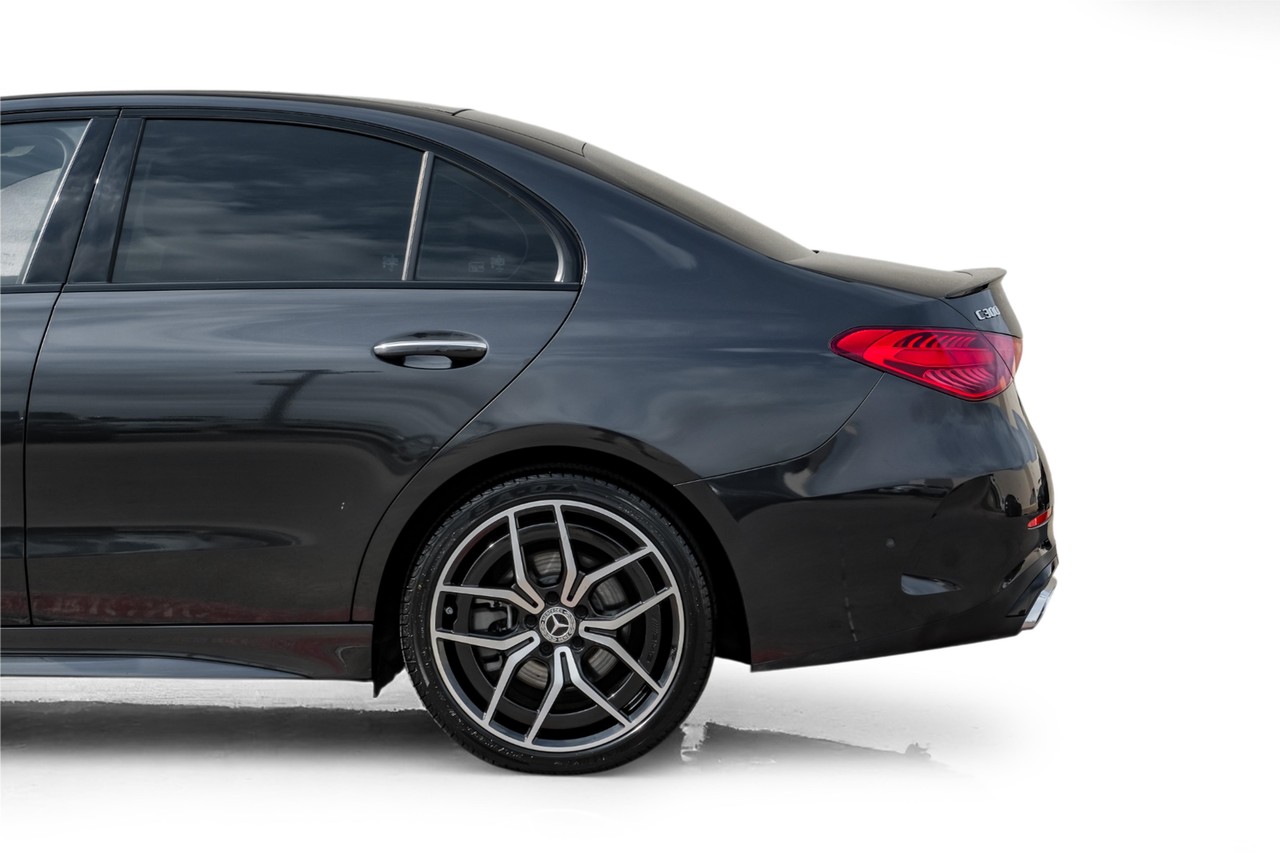 Mercedes-Benz C-Class Vehicle Main Gallery Image 12