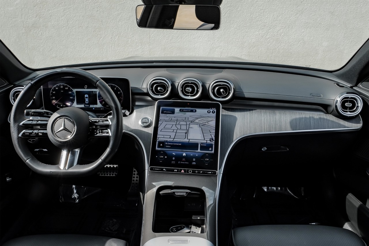 Mercedes-Benz C-Class Vehicle Main Gallery Image 14