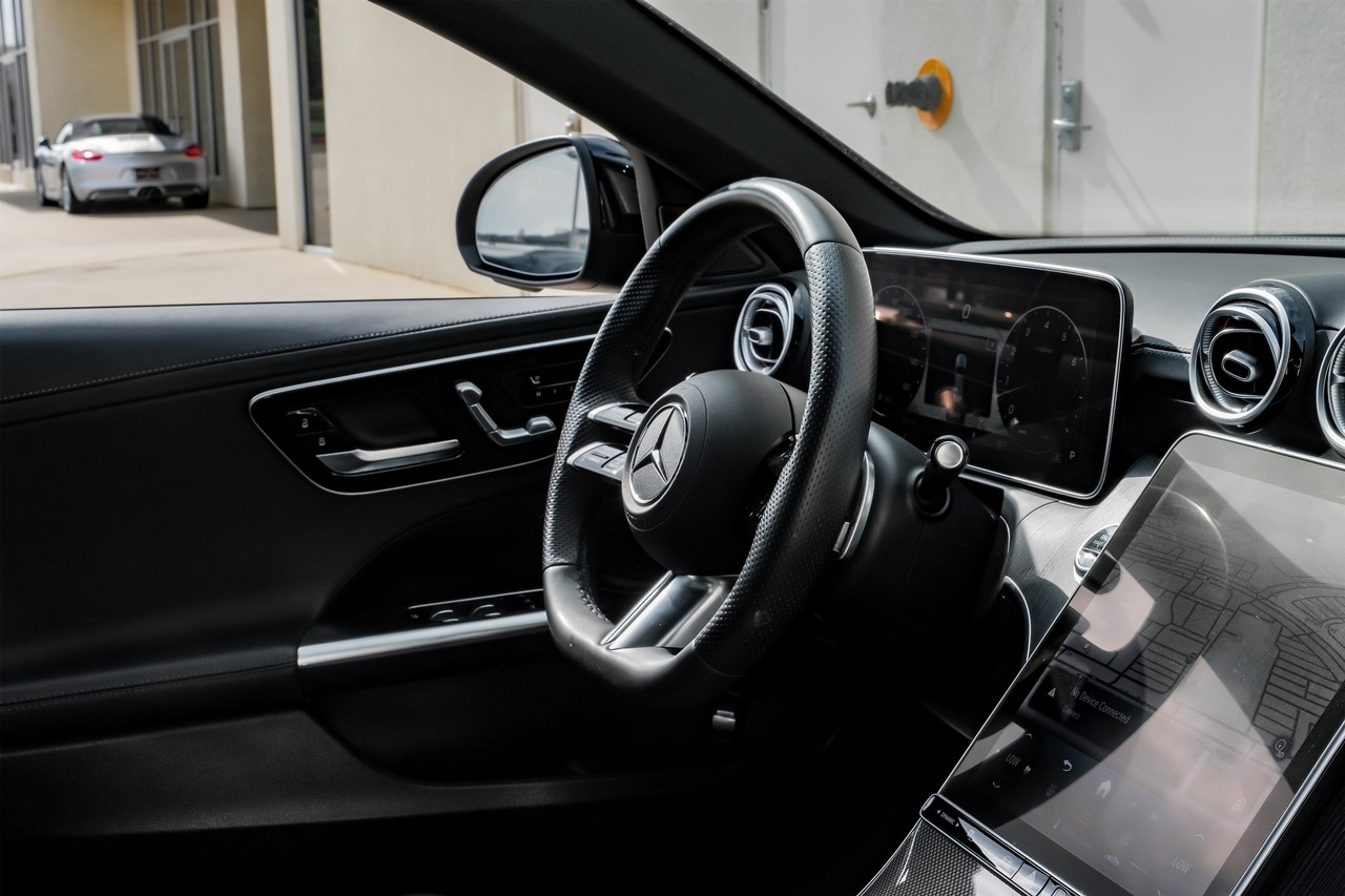 Mercedes-Benz C-Class Vehicle Main Gallery Image 15