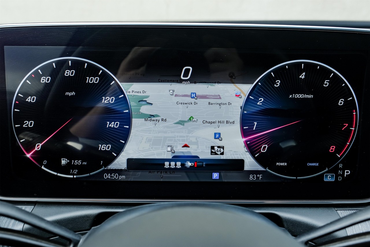 Mercedes-Benz C-Class Vehicle Main Gallery Image 18