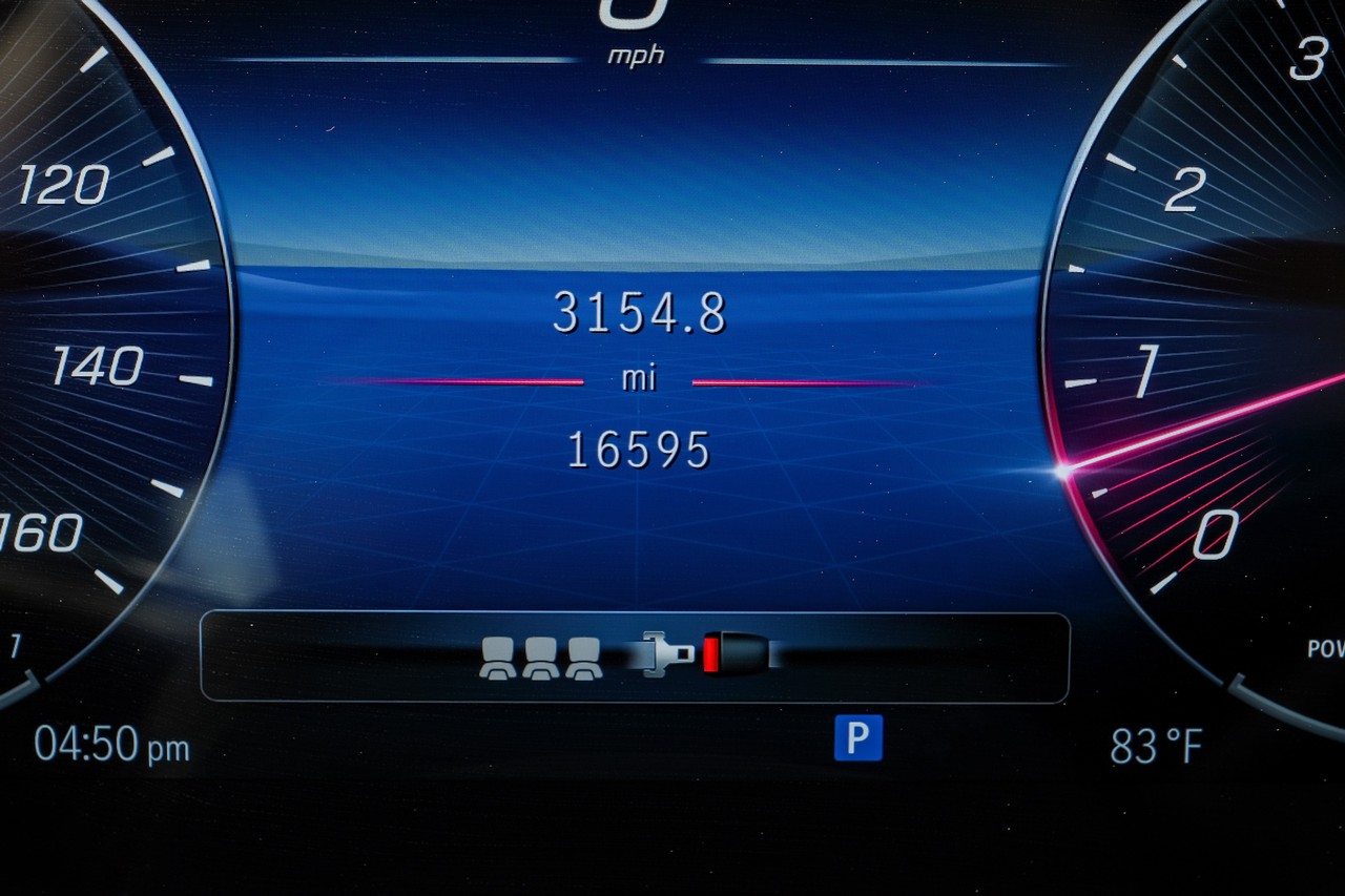 Mercedes-Benz C-Class Vehicle Main Gallery Image 19