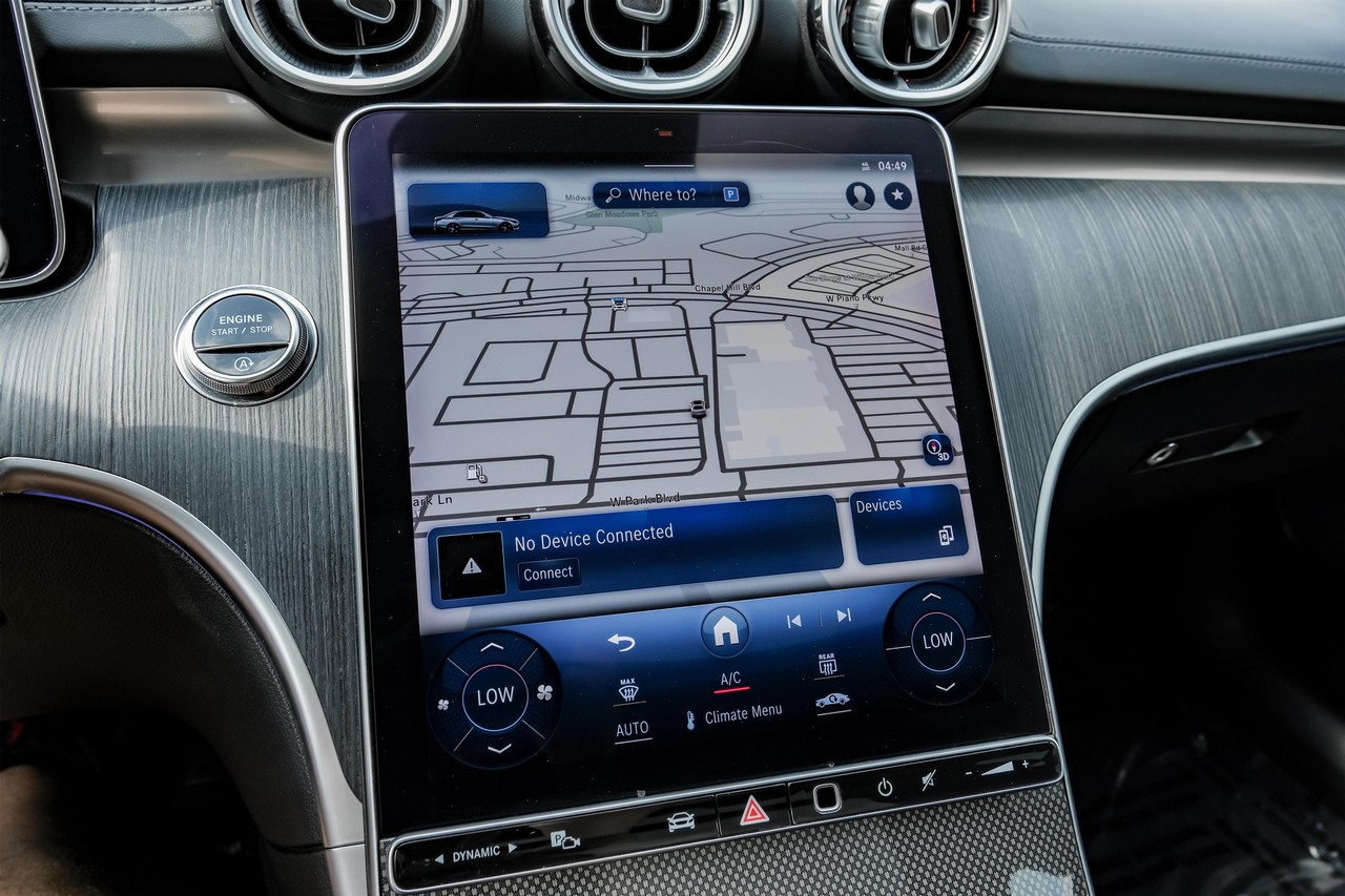 Mercedes-Benz C-Class Vehicle Main Gallery Image 21