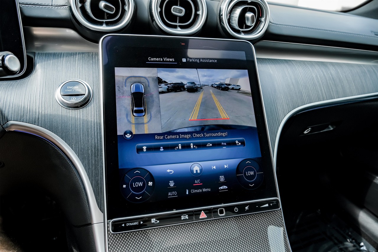 Mercedes-Benz C-Class Vehicle Main Gallery Image 22