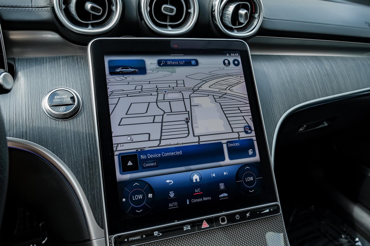 Mercedes-Benz C-Class Vehicle Main Gallery Image 25