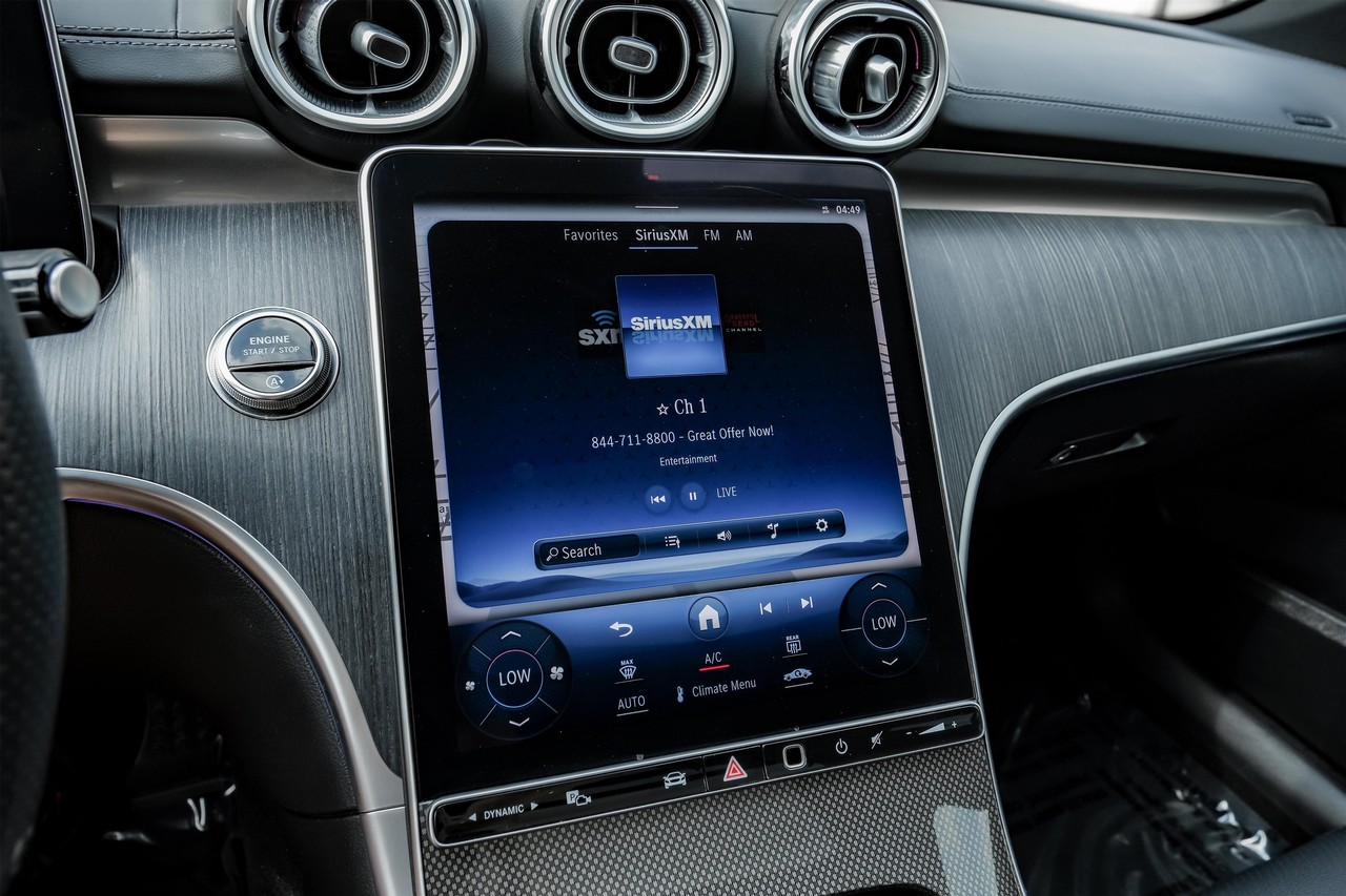 Mercedes-Benz C-Class Vehicle Main Gallery Image 26