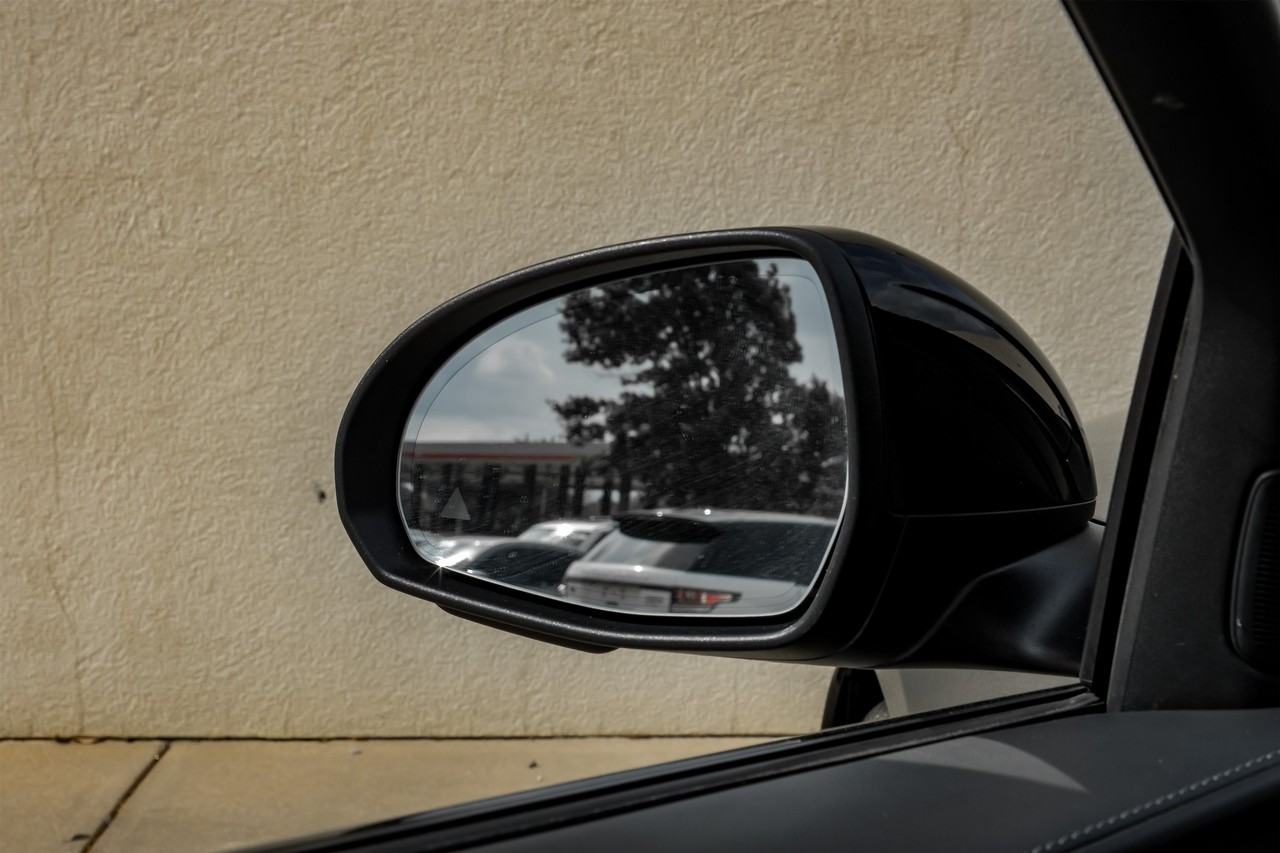 Mercedes-Benz C-Class Vehicle Main Gallery Image 34