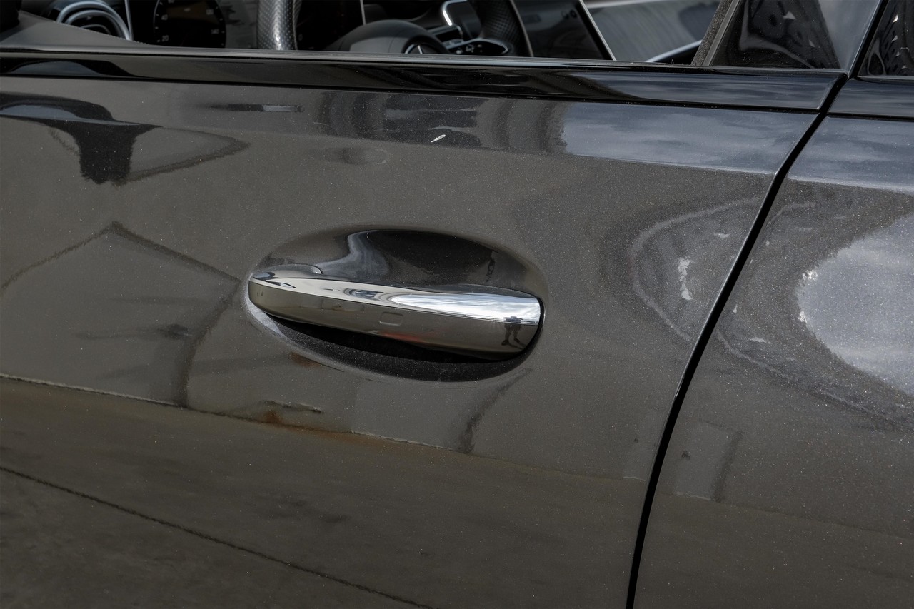 Mercedes-Benz C-Class Vehicle Main Gallery Image 35