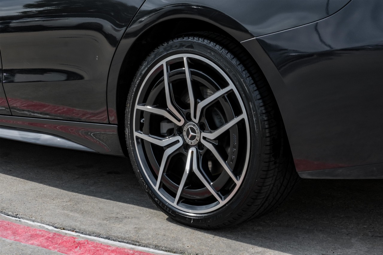 Mercedes-Benz C-Class Vehicle Main Gallery Image 49