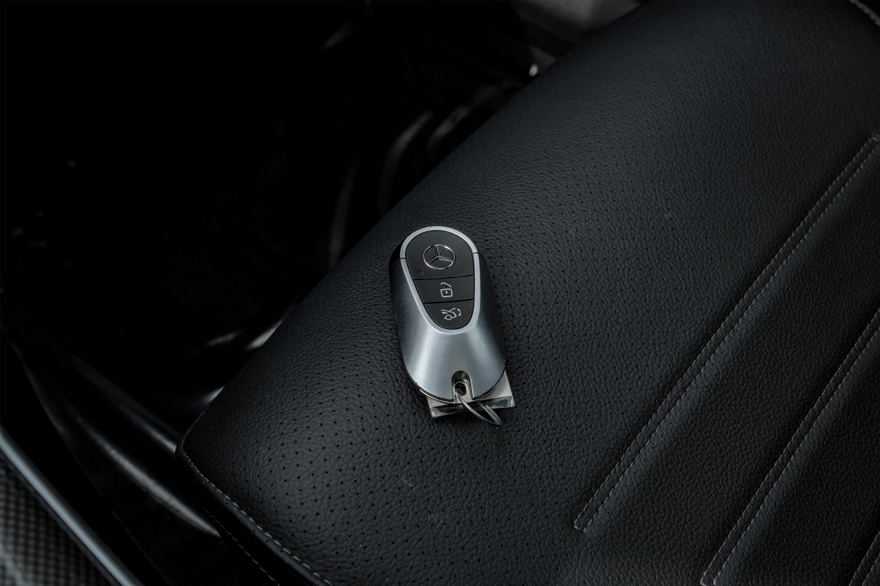 Mercedes-Benz C-Class Vehicle Main Gallery Image 50